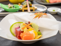 2025年11月12月《お献立一例》お造り：鰤　、鮪角造り、密柑小柱、サーモン♪