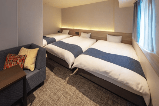 デラックストリプル　26平米にセミダブルベッドが3台　ご家族で、ご友人同士で、ゆったりお休みいただけます