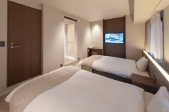 デラックスツイン　ゆったりセミダブルベッドでお休みください