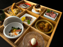 【１泊２食｜初夏限定】シェフおまかせ★九つ膳＋夏の創作料理◆「岩牡蠣夏輝、白いか」｜地酒飲み比べ付
