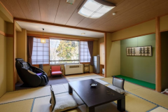 昔ながらの和室でございますが、清潔に整え皆様に快適にご利用頂けますようご用意しております。