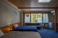 ベッドから山々を眺める癒しのひとときをお過ごしください。