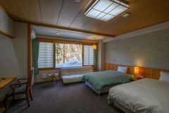 洋室にはスロープを施しており、車イスのままご入室いただけます。