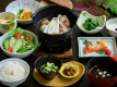 【朝食】郷土料理「芋煮」や「だし」を盛り込んだ山形ならではのお菜に、ブランド米「つや姫」のごはんが並びます。