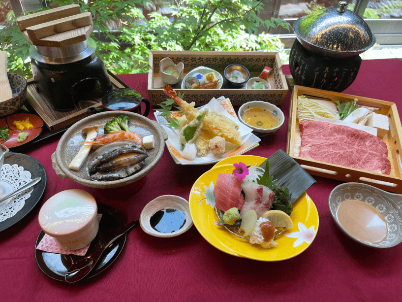 贅沢な【0泊2食】日帰り温泉休憩【バレルサウナ半露天風呂貸切90分確約+貸切温泉入り放題付＆ランチは部屋食で、ディナーは個室で＆和洋室休憩付（10:30-22:00まで）】温泉大浴場14：30～開放