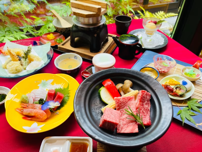 スタンダードな【0泊2食】【日帰り温泉休憩】ランチ:【黒毛和牛陶板焼き・鰻釜飯会席】&ディナー:【蟹ポーション入海鮮蒸し焼・鯛釜飯会席】付/10:30-20:00まで客室休憩/貸切温泉60分付】温泉大浴場14:30~開放 スタンダードな【0泊2食】【日帰り温泉休憩】ランチ:【黒毛和牛陶板焼き・鰻釜飯会席】&ディナー:【蟹ポーション入海鮮蒸し焼・鯛釜飯会席】付/10:30-20:00まで客室休憩/貸切温泉60分付】温泉大浴場14:30~開放