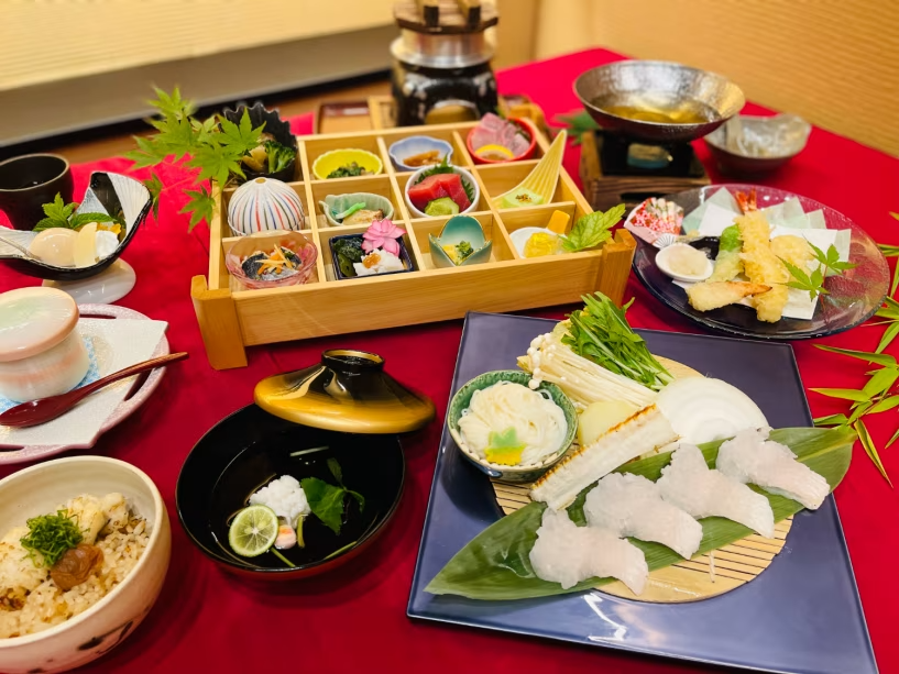 夏の旬素材期間限定(6/8~8/20) はもすき鍋・四季彩12升・はもの釜飯の夏会席ランチ×貸切風呂60分 10:30-15:30 日帰り温泉5時間休憩 夏の旬素材期間限定(6/8~8/20) はもすき鍋・四季彩12升・はもの釜飯の夏会席ランチ×貸切風呂60分 10:30-15:30 日帰り温泉5時間休憩
