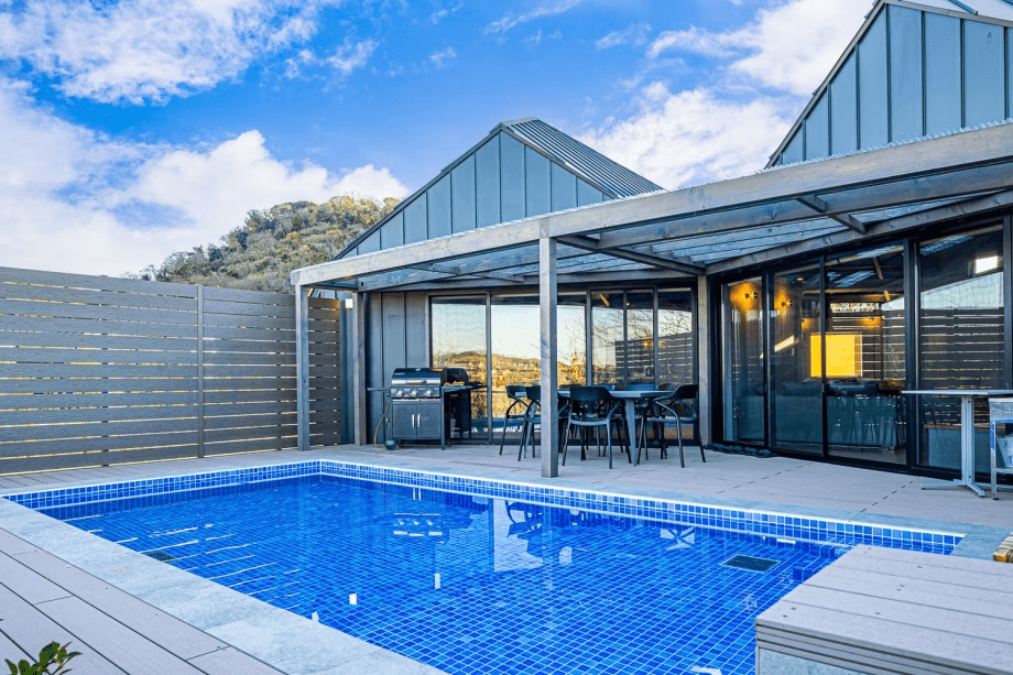 【1棟貸し切りヴィラ/素泊まり/一人当たり料金】お肌が喜ぶ客室内天然温泉「黒温泉」＆プライベートプール付きヴィラ～グランドーム千葉富津～