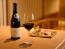 お料理はもちろんお好みに合わせてワインも各種取り揃えております。特別な一日の締めくくりにーー