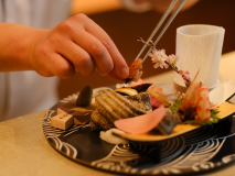 お料理ひとつひとつの細やかな盛り付けや器など「五感でお料理を楽しめる」のも女性に嬉しいポイント