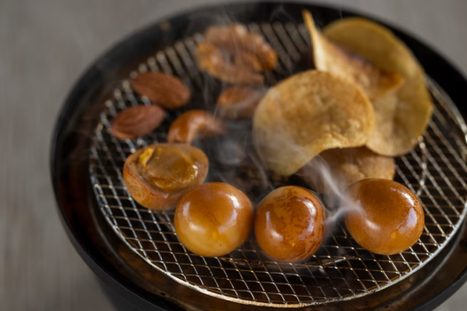 【1泊2食付きプラン】秋を楽しむ、お得な特典付き🎁1人当たり3000円OFFで、お得なリトリートプラン～燻製体験・焚火で焼きいも・バター醤油＆チーズをのせた濃厚巨大怪獣しいたけ～