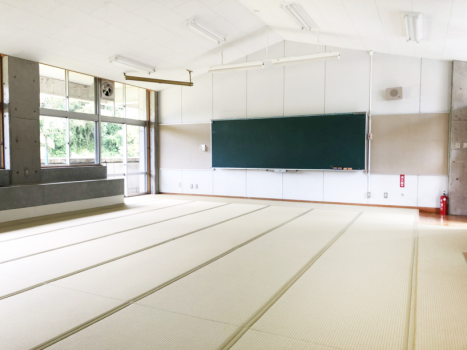 広～い部屋でみんなで布団を並べよう！