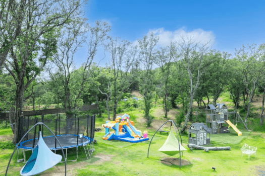 【小学生以下/宿泊料金￥0】◆7月～8月の特定日限定！日曜も対象◆夏のファミリー旅行応援プランでお得にグランピング体験✨《1泊2食付き》