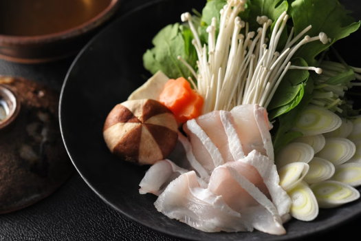 五島の旬の食材を大切にし、一皿一皿に五島の風景や風土に加え、歴史や文化を映し出す会席料理。四季とともに移り変わる味わいをお愉しみください 五島の旬の食材を大切にし、一皿一皿に五島の風景や風土に加え、歴史や文化を映し出す会席料理。四季とともに移り変わる味わいをお愉しみください
