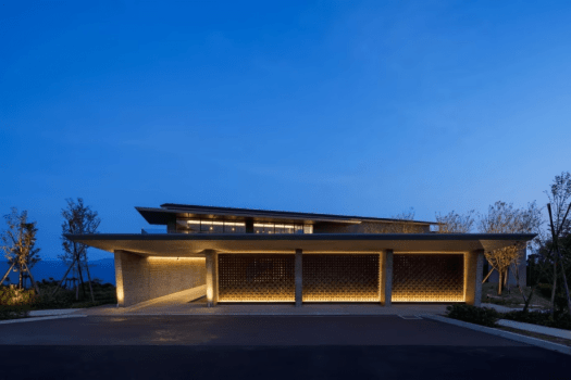 【建物】2023年度グッドデザイン賞受賞。■デザイナー・橋本夕紀夫（1962-2022）愛知県生まれ。主な代表作：ザ・ペニンシュラ東京、ハイアットリージェンシー瀬良垣アイランド沖縄　など