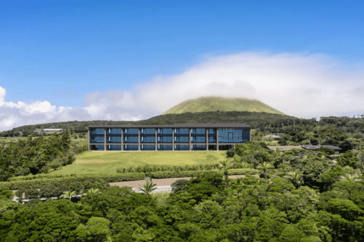 【周辺】美しい流線型を描く標高315mの「鬼岳」地元に愛されるシンボルは、ホテル内diningからご覧いただけます。