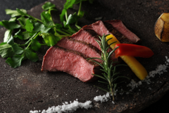 【五島牛】年間400頭ほどしか出荷されず、市場に出回る量が少ないため知る人ぞ知る、幻のブランド牛と言われるほど希少な存在です。