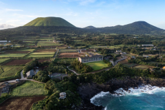 【24時間ステイ】常時同じ景色はなく、一日を通して空・海の色が時間の経過と共に変わりゆく情景をお楽しみください。早めにご到着（13時in）遅めのご出発（13時out）の自社限定24時間ロングステイプランです。2,3泊のご利用にも最適です。