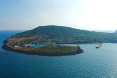 ホテルから眺められる赤島・黄島・黒島をめぐる「朝の島さんぽクルーズ」一日の始まりをゆったりとした島時間で迎える、贅沢な体験を