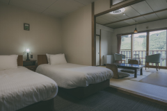 Japanese Western Room - Ski slopes View - Bath and Toilet Japanese Western Room - Ski slopes View - Bath and Toilet