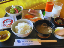 “質”で勝負！の朝ごはん。鮭もソーセージも味噌も、選び抜いたものをご用意しております。