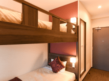 *【二段ベッド】下はセミダブルベッド、上はセミダブルサイズの布団をご用意