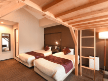 *【ロフト付ルツインルーム】セミダブルベッド2台とソファベッド、遊び心をくすぐる広いロフト付