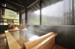 母屋 露天風呂付き客室〈笹ゆり〉