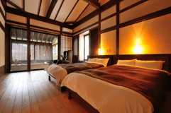 母屋 露天風呂付き客室〈笹ゆり〉