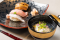 地元で穫れた食材をふんだんに使用したお食事をお楽しみくださいませ。
※ご夕食一例