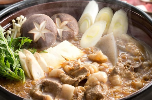 【秋冬限定★ご馳走プラン】豪快！足柄牛のテキサスグリルと冬の味覚「猪鍋」を味わう！冬のポカポカグランピング体験
