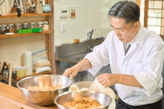 【生田料理長】京都老舗ホテルやミシュラン一つ星店を背負ってきた料理長が、お客様のために腕を振います。