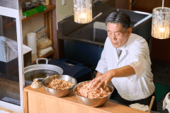 【夕朝食付き】元ミシュランシェフが教える 日本料理の原点・本格出汁作り体験