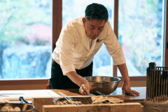 【鰻コース】星付き料理人 生田一雄が、目の前の囲炉裏で焼くうなぎを是非ご堪能ください。