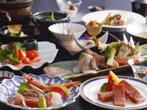 【春・特選懐石】黒毛和牛ステーキや海鮮鍋など食材の宝庫・丹後の春の味覚を堪能！