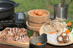 期間限定10/1～11/30【一泊二食付き/地鶏コース】コラーゲンたっぷり、美山/美白地鶏を使用したあったかお鍋グランピング【美食×美山×グランピング】