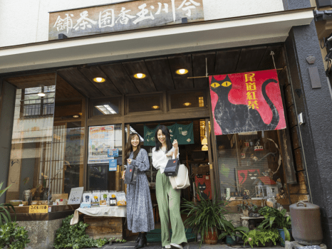 ■周辺観光■黒ネコのデザインでお馴染み。明治11年創業の尾道の老舗「今川玉香園茶舗」