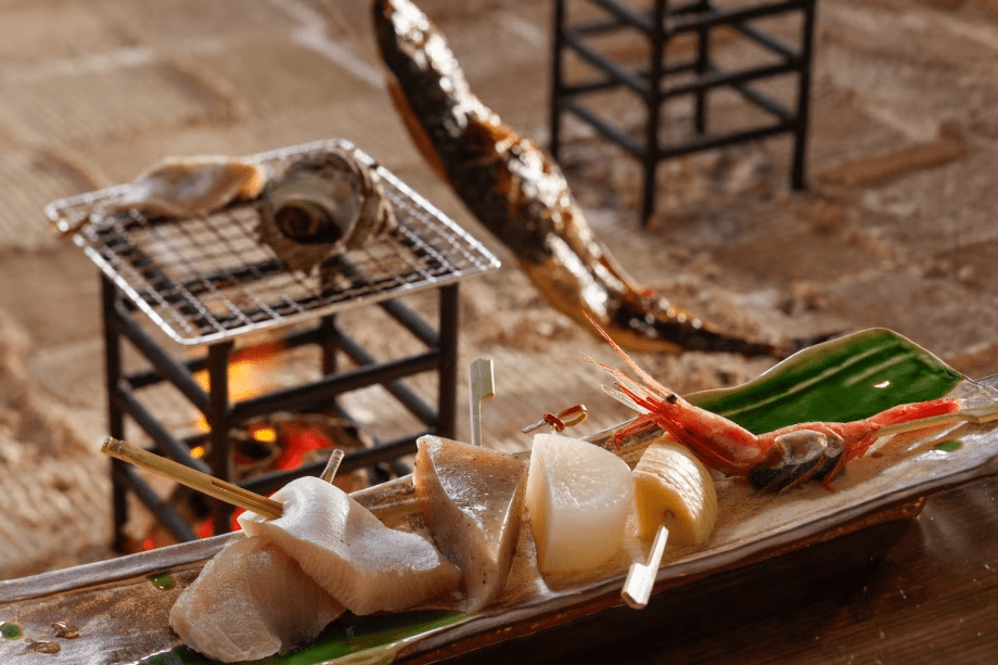 【通年のお料理】2025年春に新設の囲炉裏で味わう「うみゃあもんの炭火・炙り焼き」