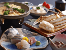 【春・炭火炙り会席】囲炉裏で焼く「焼蟹」がメイン！京丹後の魅力を味わうスタンダードプラン！〈2025年春囲炉裏を新設〉