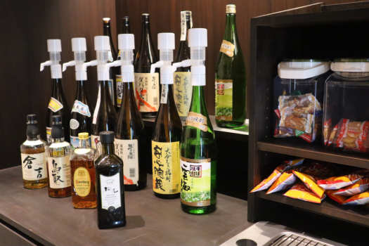 ロビーに有る焼酎・ウイスキーのフリードリンクコーナー