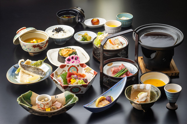 One-night stay with dinner and breakfast Dinner will be a Kaiseki course meal featuring a small hot pot of sukiyaki.