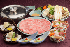 兵庫県のブランド牛、神戸牛のしゃぶしゃぶコース
ボリューム満点のコースはお客様に人気のコースです。