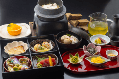 平日限定のお料理・釜飯付き・花御膳（一例）