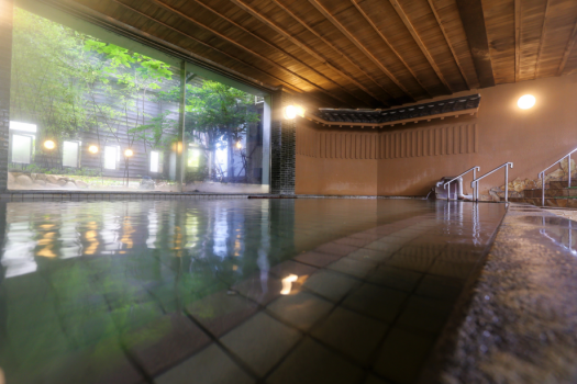 広々とした大浴場（金波の湯）朝晩で男女の入れ替えを行います。