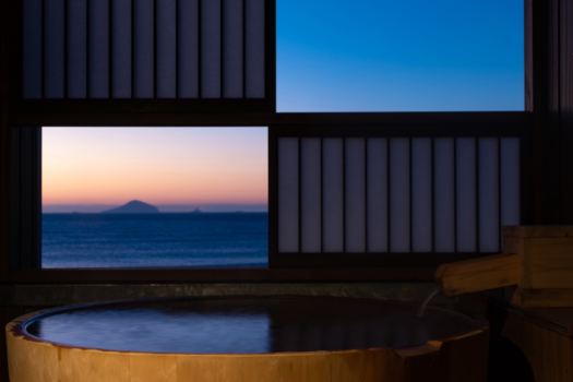 磯あるきの湯宿 潮雲 / お部屋は河津浜を一望できる温泉かけ流し露天風呂付。