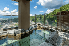 7階塩田平と上信越の山々を望む露天風呂