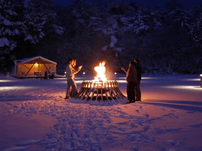 【冬季アウトドアプラン】焚き火満喫セットで焚き火し放題を楽しめる！夕食は恵那鶏＆野菜たっぷりのトマト鍋コースを（1/10～2/22）