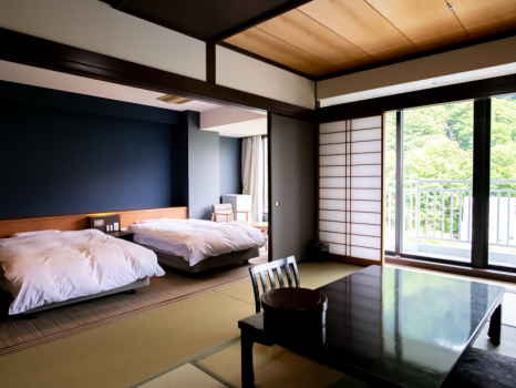 *【和洋室】お布団とツインベッドをそれぞれ備え、最大6名様までご宿泊いただけます。 *【和洋室】お布団とツインベッドをそれぞれ備え、最大6名様までご宿泊いただけます。