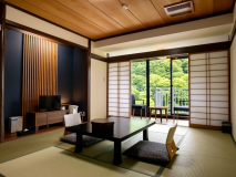 *【和室】広々10畳の和室は、鬼怒川を眼下に見下ろす広縁付です。