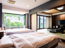 *【和洋室】お布団とツインベッドをそれぞれ備え、最大6名様までご宿泊いただけます。